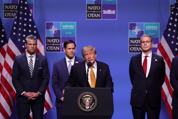 Konferencja prasowa Donalda Trumpa podczas szczytu NATO w Ankarze (PAP/EPA/NECATI SAVAS)