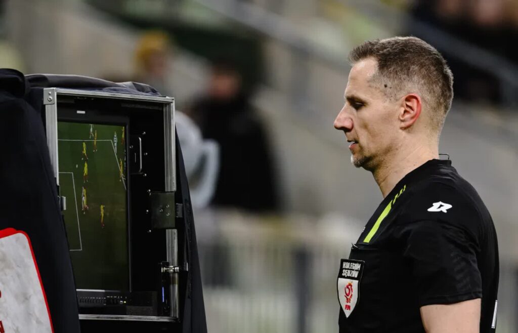 Sędzia piłkarski Tomasz Kwiatkowski. Fot. PAP/Marcin Gadomski