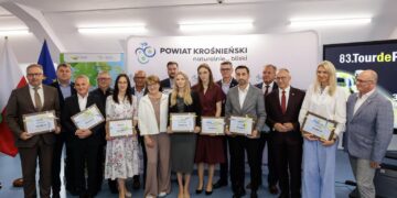 Konferencja prasowa w Starostwie Powiatowym w Krośnie Odrzańskim. UMWL rozstrzygnął konkurs na dofinansowania do ścieżek rowerowych (fot. Kasia Klimkowska/lubuskie.pl)