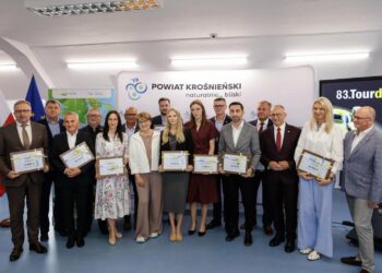 Konferencja prasowa w Starostwie Powiatowym w Krośnie Odrzańskim. UMWL rozstrzygnął konkurs na dofinansowania do ścieżek rowerowych (fot. Kasia Klimkowska/lubuskie.pl)