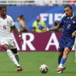 Marcus Rashford (Anglia) (L) i Malo Gusto (Francja). Fot. PAP/EPA/CRISTOBAL HERRERA-ULASHKEVICH