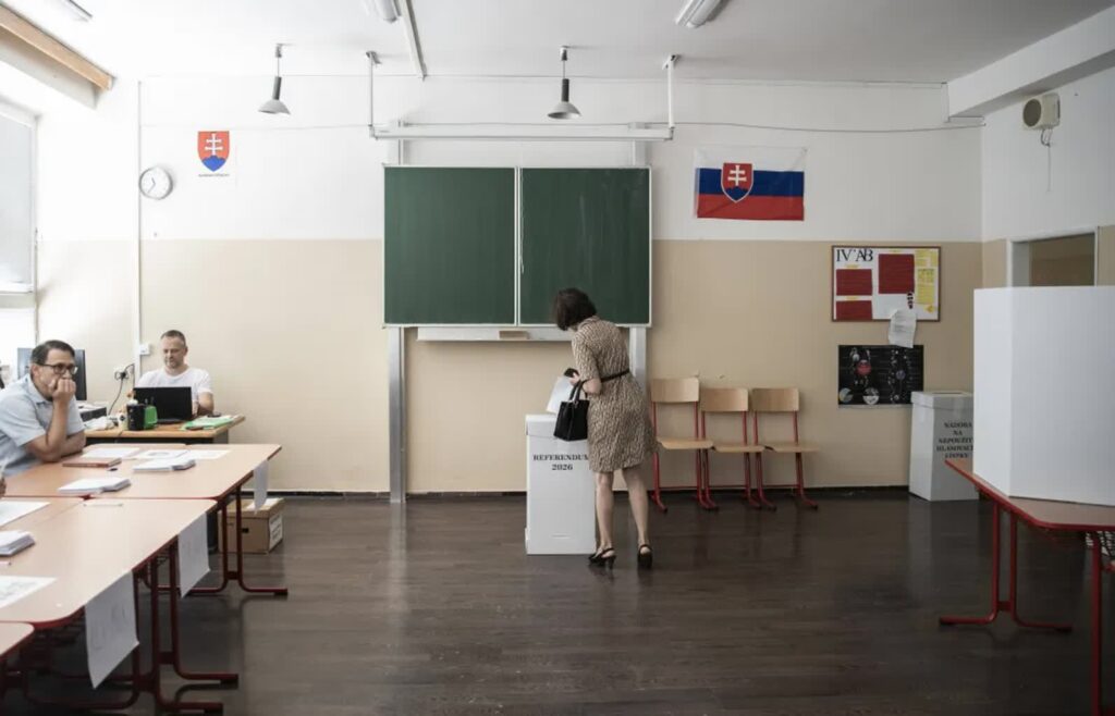 Referendum na Słowacji. Fot. PAP/EPA/JAKUB GAVLAK