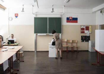 Referendum na Słowacji. Fot. PAP/EPA/JAKUB GAVLAK