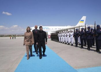 Wołodymyr Zełenski i Olena Zełenska podczas szczytu NATO. Fot. EPA/Metin Aktaş
