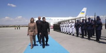 Wołodymyr Zełenski i Olena Zełenska podczas szczytu NATO. Fot. EPA/Metin Aktaş
