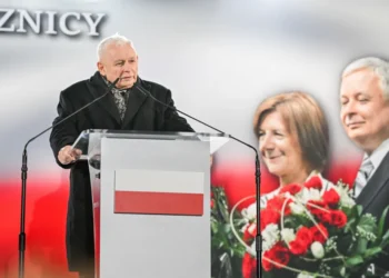 Prezes PiS Jarosław Kaczyński na wystąpieniu podczas Apelu Pamięci przed Pałacem Prezydenckim w Warszawie. Fot. PAP/ Radek Pietruszka