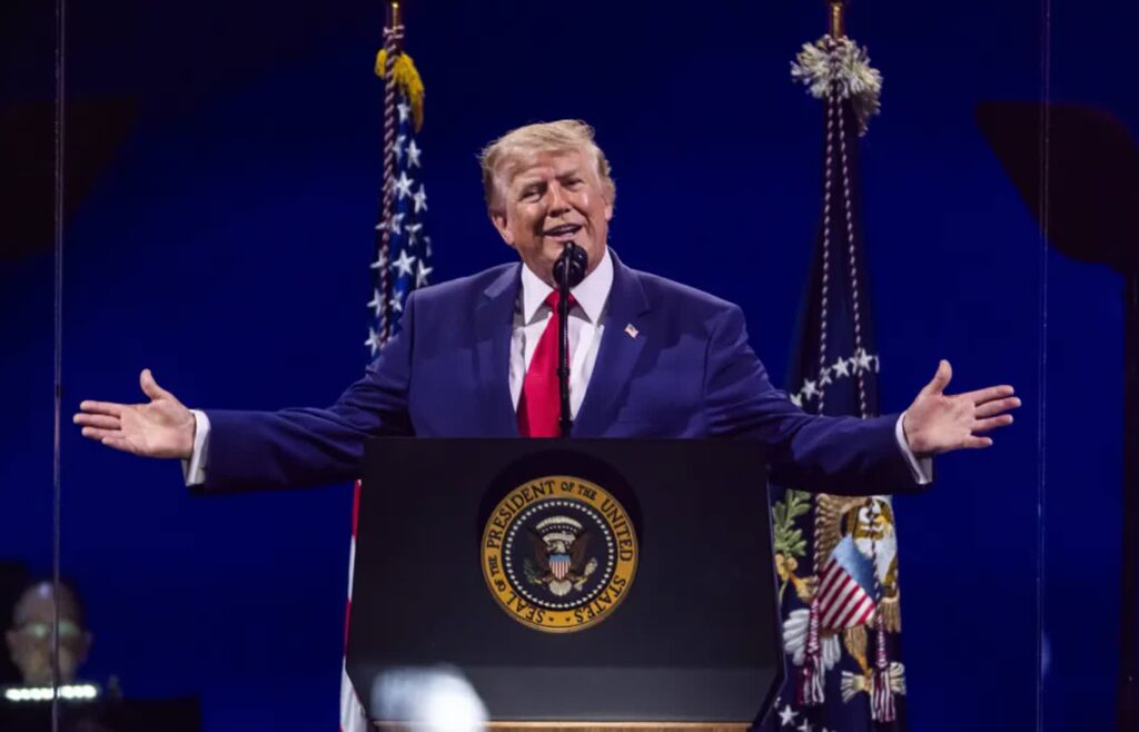 Prezydent USA Donald Trump. Fot. PAP/EPA/JIM LO SCALZO / POOL