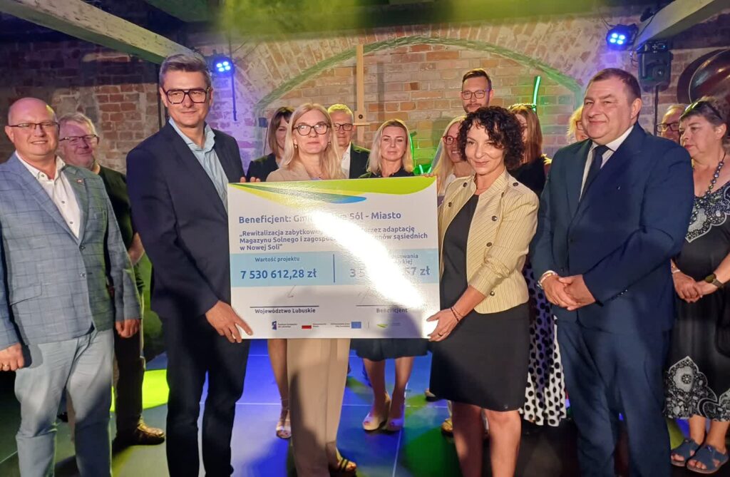 Nowa Sól otrzymała unijne dofinansowanie z UMWL na rewitalizację otoczenia Magazynu Solnego - konferencja prasowa (fot. Piotr Bakselerowicz)