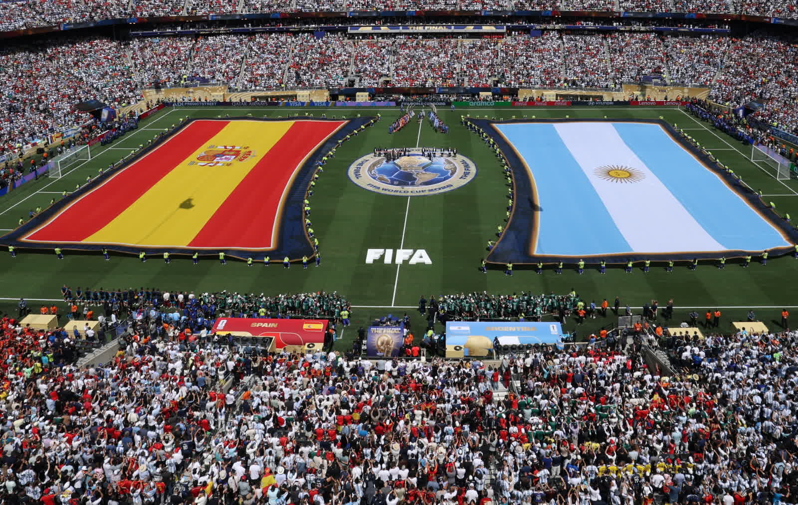 Mundialowa gorączka osiągnęła apogeum. Hiszpania z Argentyną walczą o najcenniejsze piłkarskie trofeum