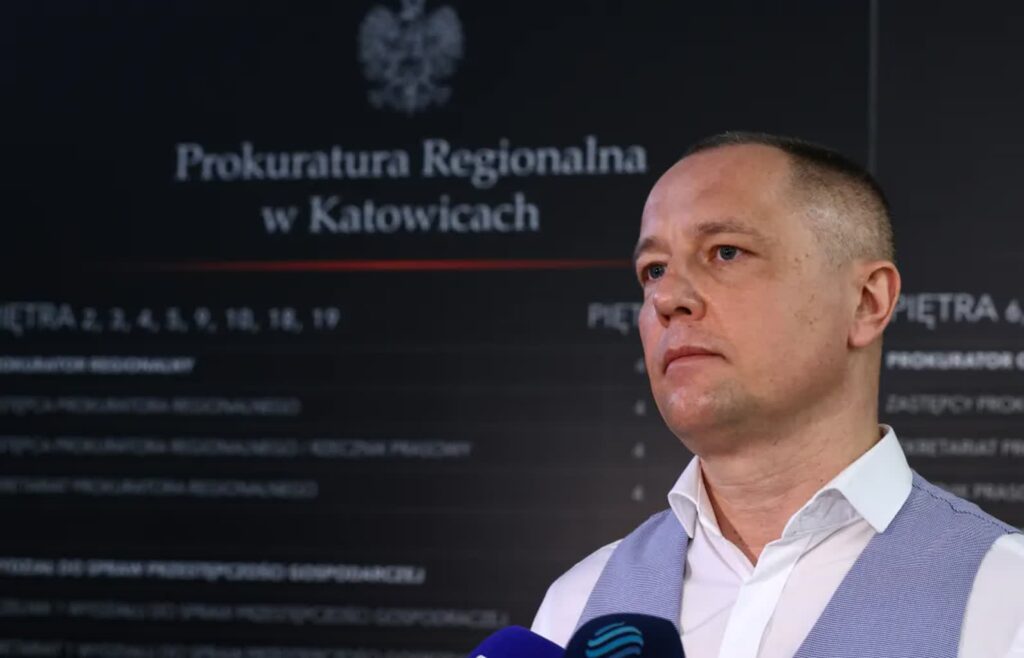 Rzeczniczk Prokuratury Regionalnej w Katowicach Michał Binkiewicz podczas wypowiedzi dla mediów w sprawie kryptowalut. Fot. PAP/Kasia Zaremba