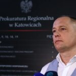 Rzeczniczk Prokuratury Regionalnej w Katowicach Michał Binkiewicz podczas wypowiedzi dla mediów w sprawie kryptowalut. Fot. PAP/Kasia Zaremba