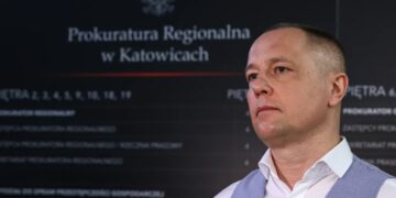 Rzeczniczk Prokuratury Regionalnej w Katowicach Michał Binkiewicz podczas wypowiedzi dla mediów w sprawie kryptowalut. Fot. PAP/Kasia Zaremba