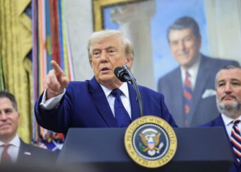 Na zdjęciu Donald Trump, prezydent USA (PAP/EPA/SHAWN THEW / POOL)
