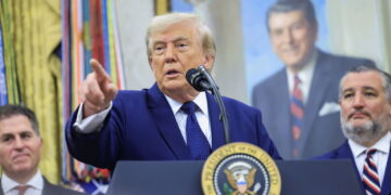 Na zdjęciu Donald Trump, prezydent USA (PAP/EPA/SHAWN THEW / POOL)