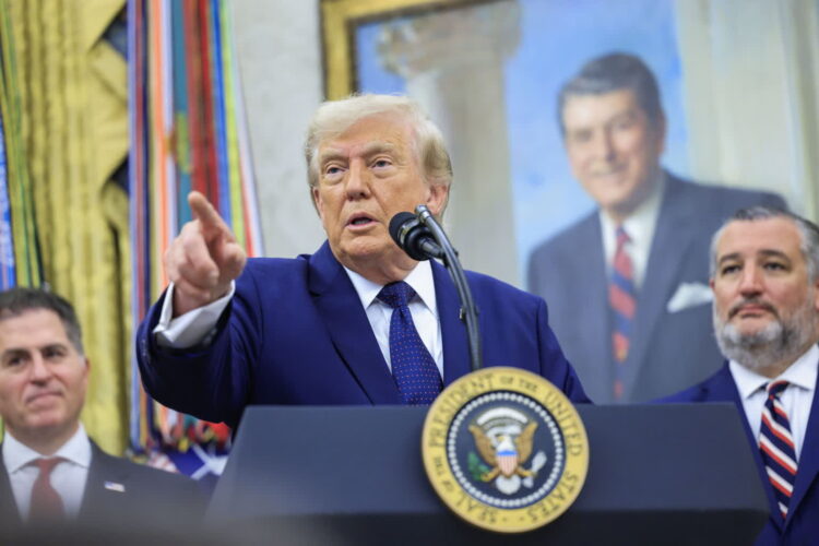 Na zdjęciu Donald Trump, prezydent USA (PAP/EPA/SHAWN THEW / POOL)