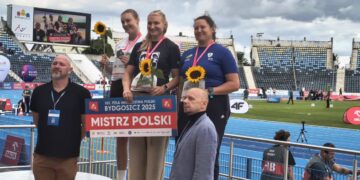Karolina Sygutowska (z prawej) z brązowym medalem MP 2025 (fot. Filip Górecki)