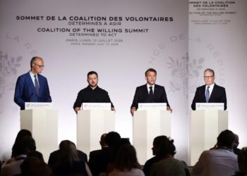 Od lewej kanclerz Niemiec Friedrich Merz, prezydent Ukrainy Wołodymyr Zełenski, prezydent Francji Emmanuel Macron i premier Wielkiej Brytani Keir Starmer. Fot. PAP/EPA/TERESA SUAREZ / POOL