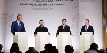 Od lewej kanclerz Niemiec Friedrich Merz, prezydent Ukrainy Wołodymyr Zełenski, prezydent Francji Emmanuel Macron i premier Wielkiej Brytani Keir Starmer. Fot. PAP/EPA/TERESA SUAREZ / POOL