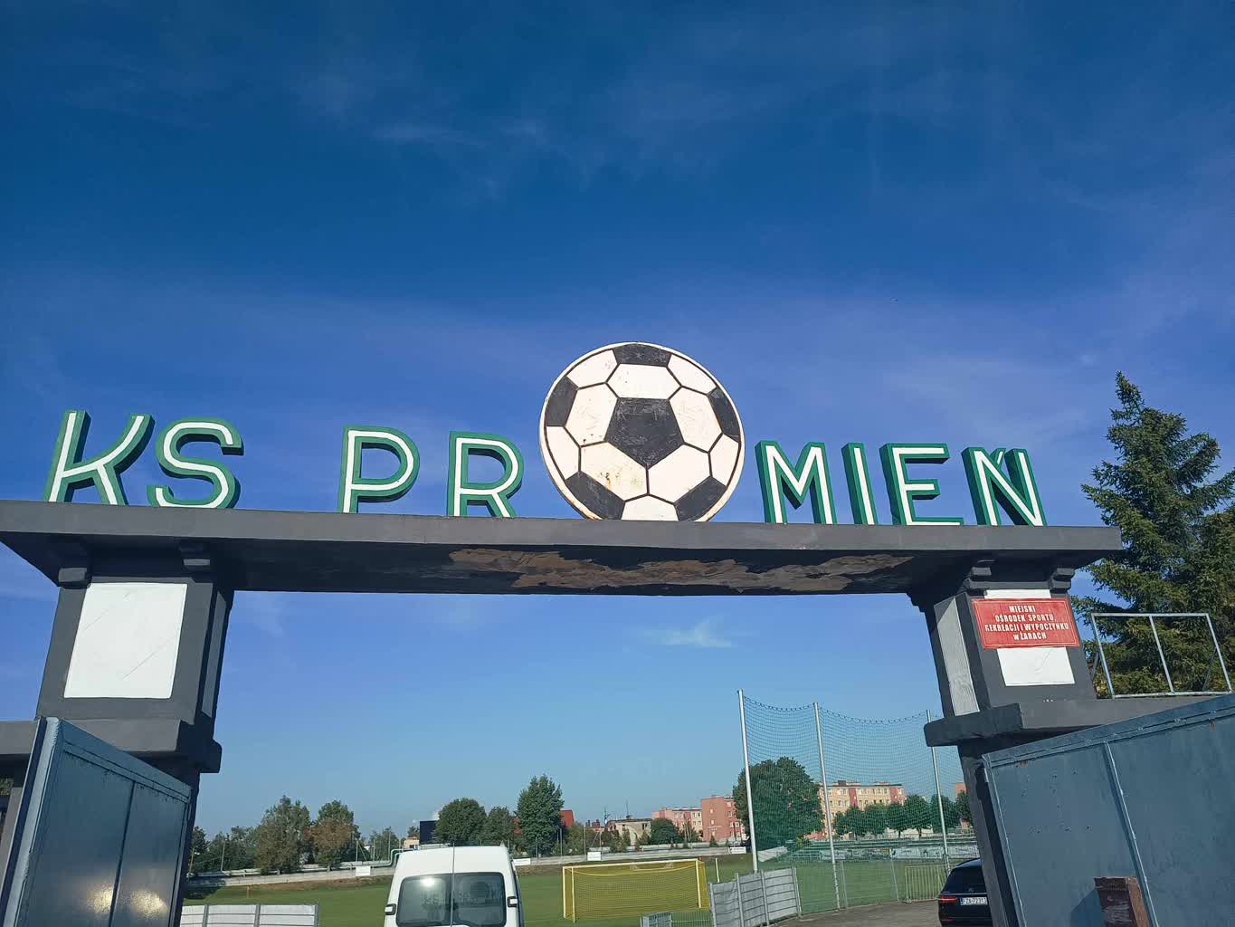 Ruszyła termomodernizacja sali sportowej żarskiego Promienia