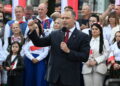 Karol Nawrocki podczas spotkania z mieszkańcami Dębicy na Podkarpaciu (PAP/Darek Delmanowicz)