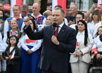 Karol Nawrocki podczas spotkania z mieszkańcami Dębicy na Podkarpaciu (PAP/Darek Delmanowicz)