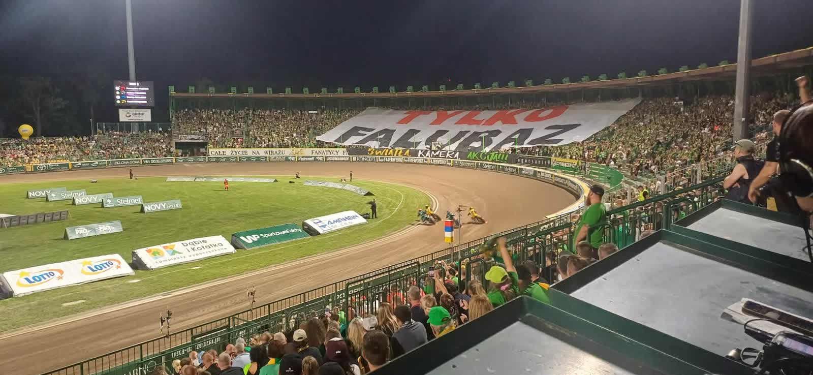 Derby minimalnie dla Falubazu, ale bonus dla Stali