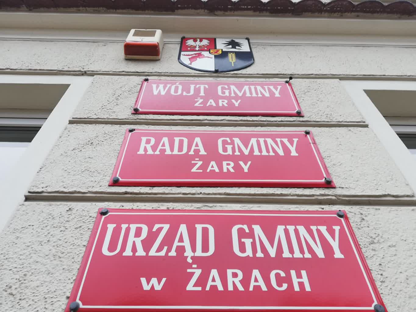 Gmina Żary zabezpieczy ruiny pałacu we Włostowie