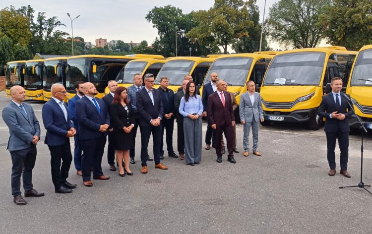 Gminy powiatu krośnieńskiego wraz ze starostwem powołały związek transportowy i sięgnęły po dofinansowania na zakup 16 autoubusów (fot. Piotr Bakselerowicz)