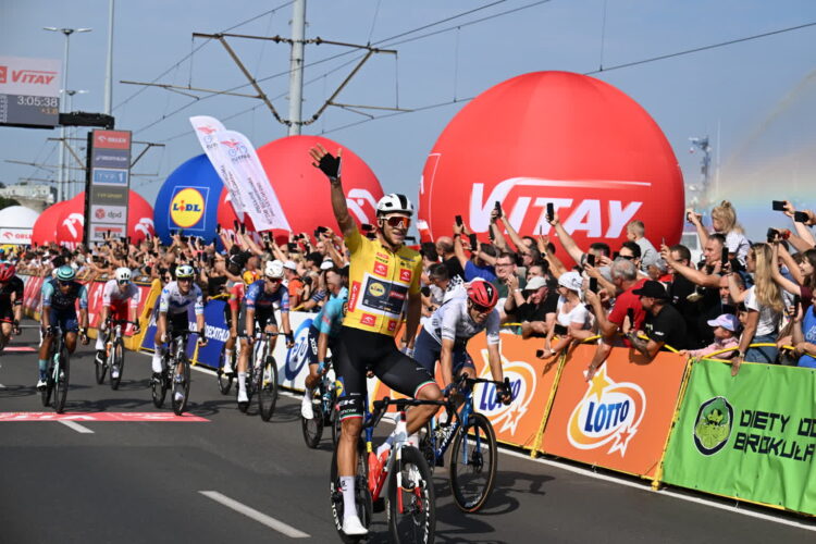 Jonathan Milan, zwycięzca trzech pierwszych etapów Tour de Pologne. Fot. PAP/Marcin Bielecki