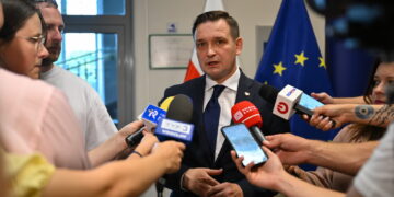 Michał Jaros, szef dolnośląskich struktur KO (PAP/Maciej Kulczyński)