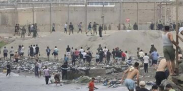 Kryzys migracyjny w Ceucie. Fot. PAP/EPA/REDUAN DRIS