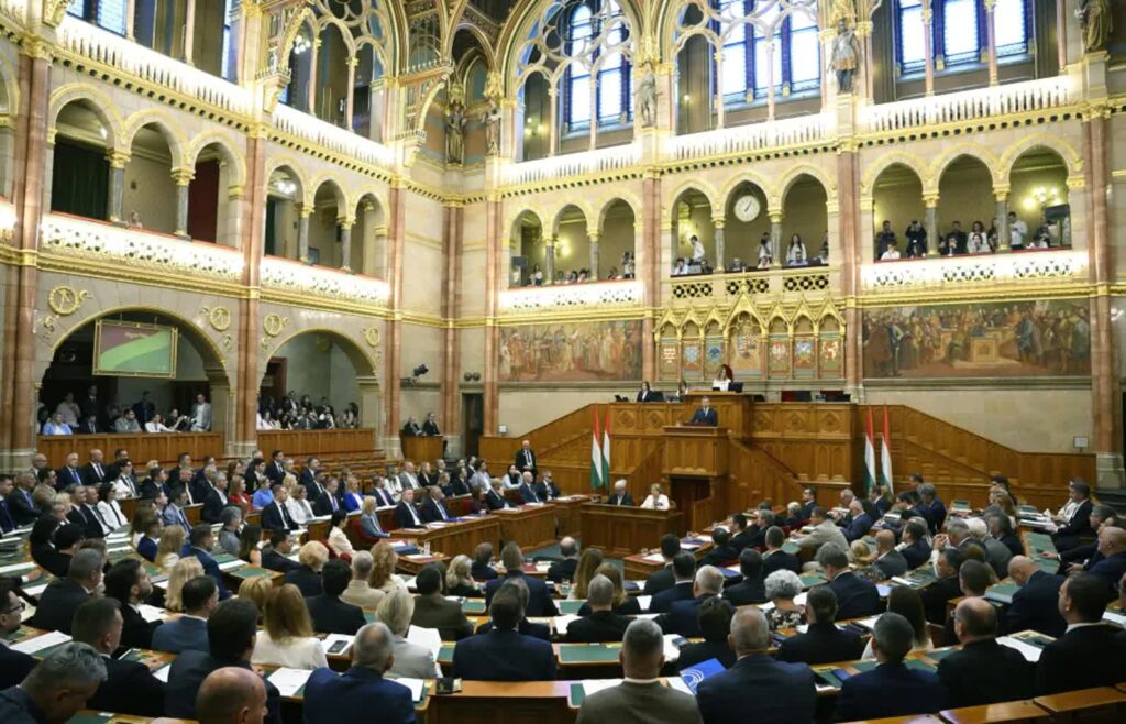 Węgierski parlament Fot. PAP/EPA/Boglarka Bodnar