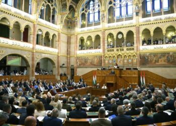 Węgierski parlament Fot. PAP/EPA/Boglarka Bodnar