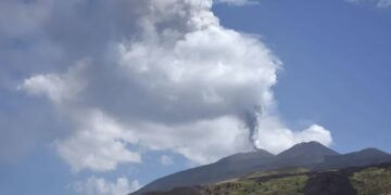 Etna znów aktywna. Fot. PAP/EPA/ORIETTA