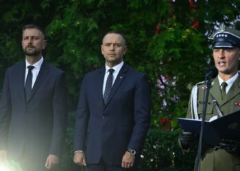 Prezydent RP Karol Nawrocki (C) oraz wicepremier, minister obrony narodowej Władysław Kosiniak-Kamysz. Fot. PAP/Piotr Nowak