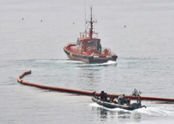 Zapora wodna u wybrzeży Ceuty Fot. PAP/EPA/Reduan