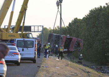 Tragiczny wypadek polskiego autokaru na Węgrzech. Fot. PAP/EPA/ZOLTAN MATHE