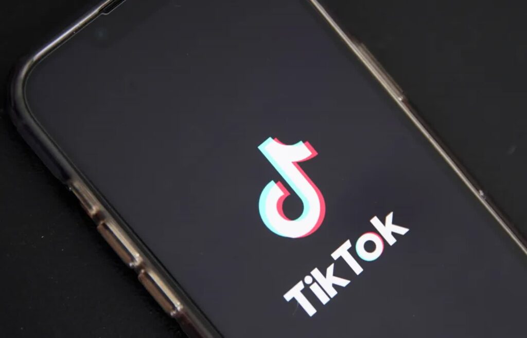 TikTok logo. Fot. PAP/EPA/CAROLINE BREHMAN