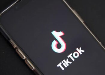 TikTok logo. Fot. PAP/EPA/CAROLINE BREHMAN