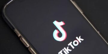 TikTok logo. Fot. PAP/EPA/CAROLINE BREHMAN