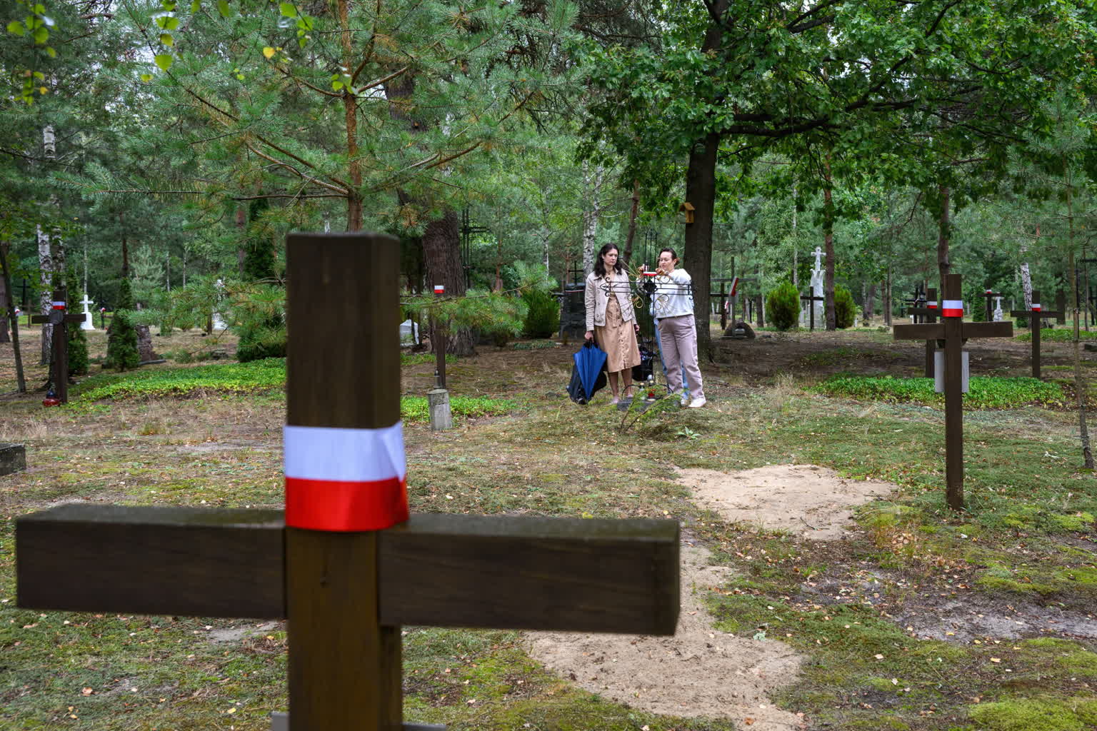 Uroczysty pochówek ofiar rzezi wołyńskiej w Ostrówkach