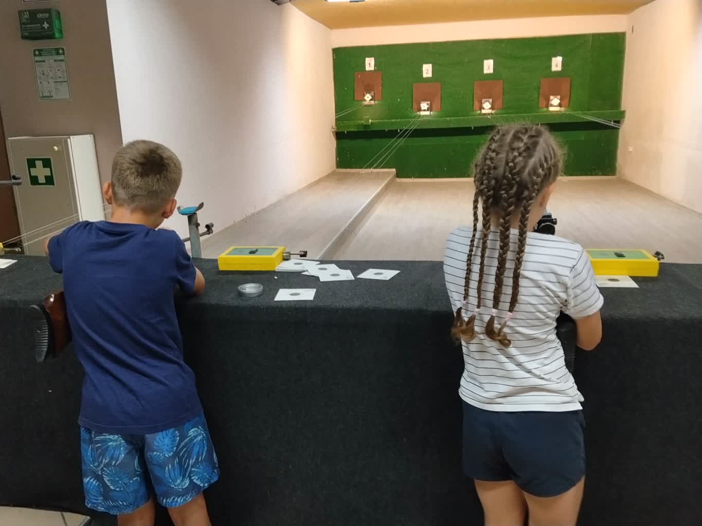 Wakacyjna przygoda ze strzelectwem sportowym w Żarach