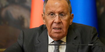 Na zdjęciu Sergiej Ławrow, rosyjski minister spraw zagranicznych (PAP/EPA/ALEXANDER ZEMLIANICHENKO / POOL)