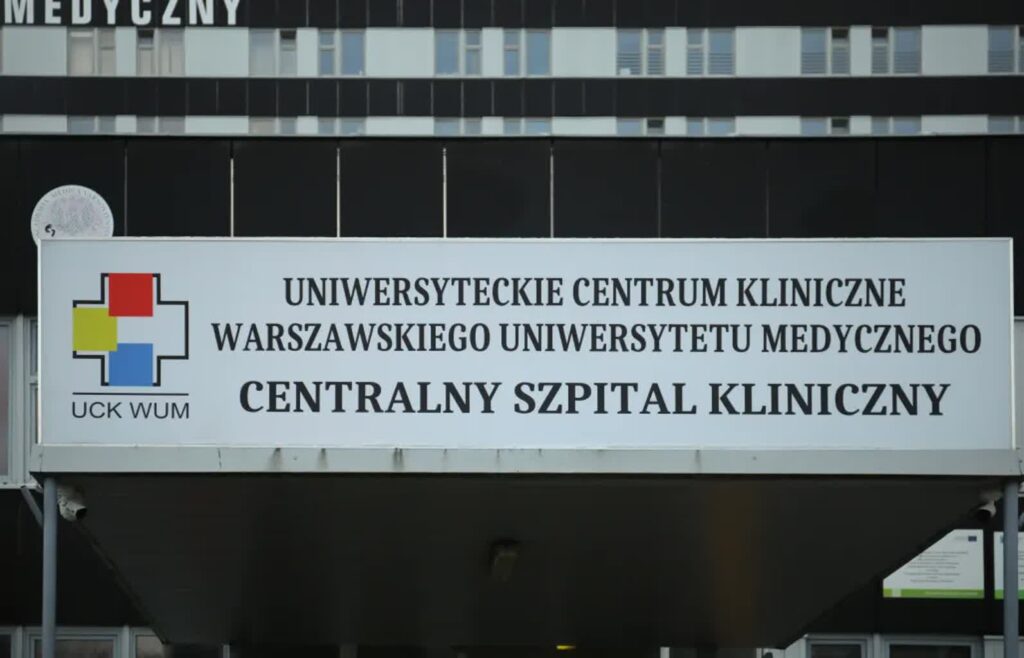 Centralny Szpital Kliniczny przy ul. Banacha w Warszawie Fot. PAP/Albert Zawada