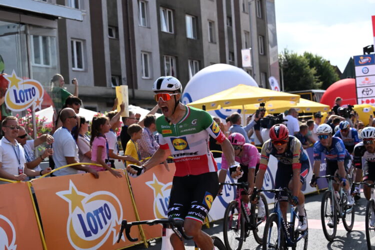Włoch Jonathan Milan, lider I etapu Tour de Pologne. Fot. PAP/Marcin Bielecki
