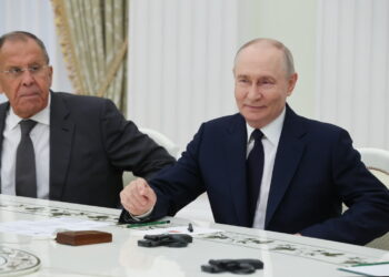 Na zdjęciu rosyjski dyktator Władimir Putin oraz minister spraw zagranicznych Rosji Sergiej Ławrow (PAP/EPA/SERGEI KARPUKHIN/SPUTNIK/KREMLIN / POOL)