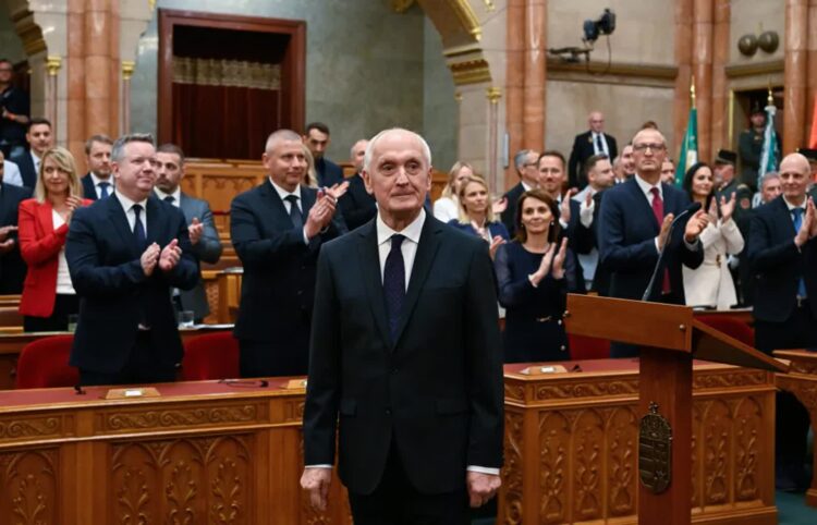 Andras Baka. Fot. PAP/EPA/ SZILARD KOSZTICSAK