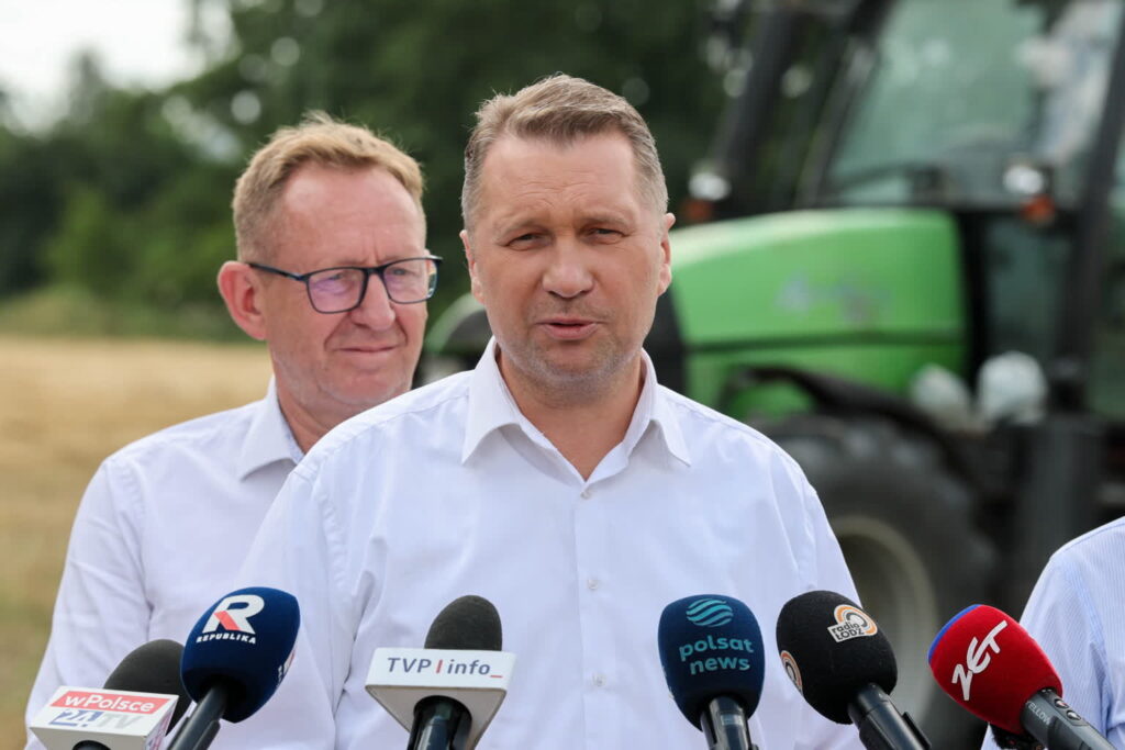 Wiceprezes PiS Przemysław Czarnek (P) i poseł PiS Robert Telus (L). Fot. PAP/Marian Zubrzycki