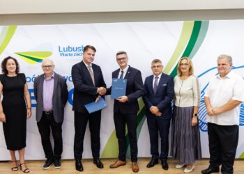 Podpisanie listu intencyjnego o współpracy między woj. lubuskim a spółką Creotech Instruments (fot. Kasia Klimkowska/lubuskie.pl)