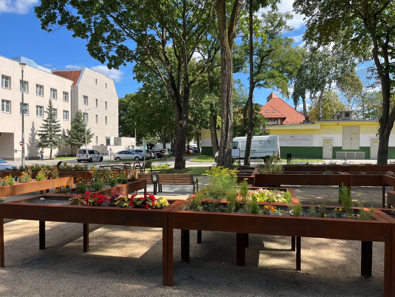 Ogród sensoryczny i pomieszczenia psychologiczne – inwestycje w Szpitalu Uniwersyteckim